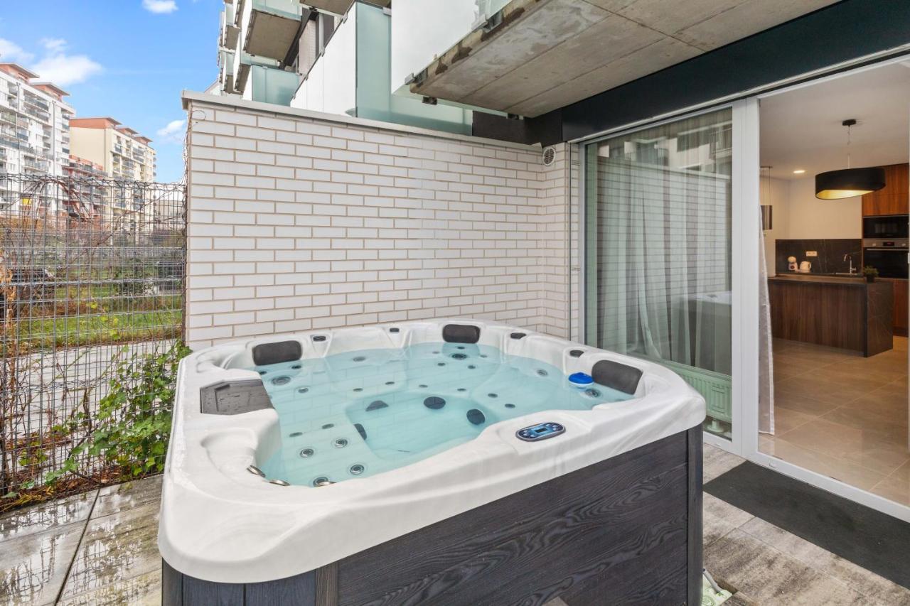 ブラチスラヴァLam Jegeho Alej - Jacuzzi - Free Parkingアパートメント エクステリア 写真