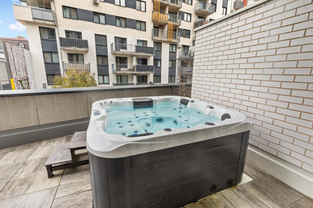 ブラチスラヴァLam Jegeho Alej - Jacuzzi - Free Parkingアパートメント エクステリア 写真
